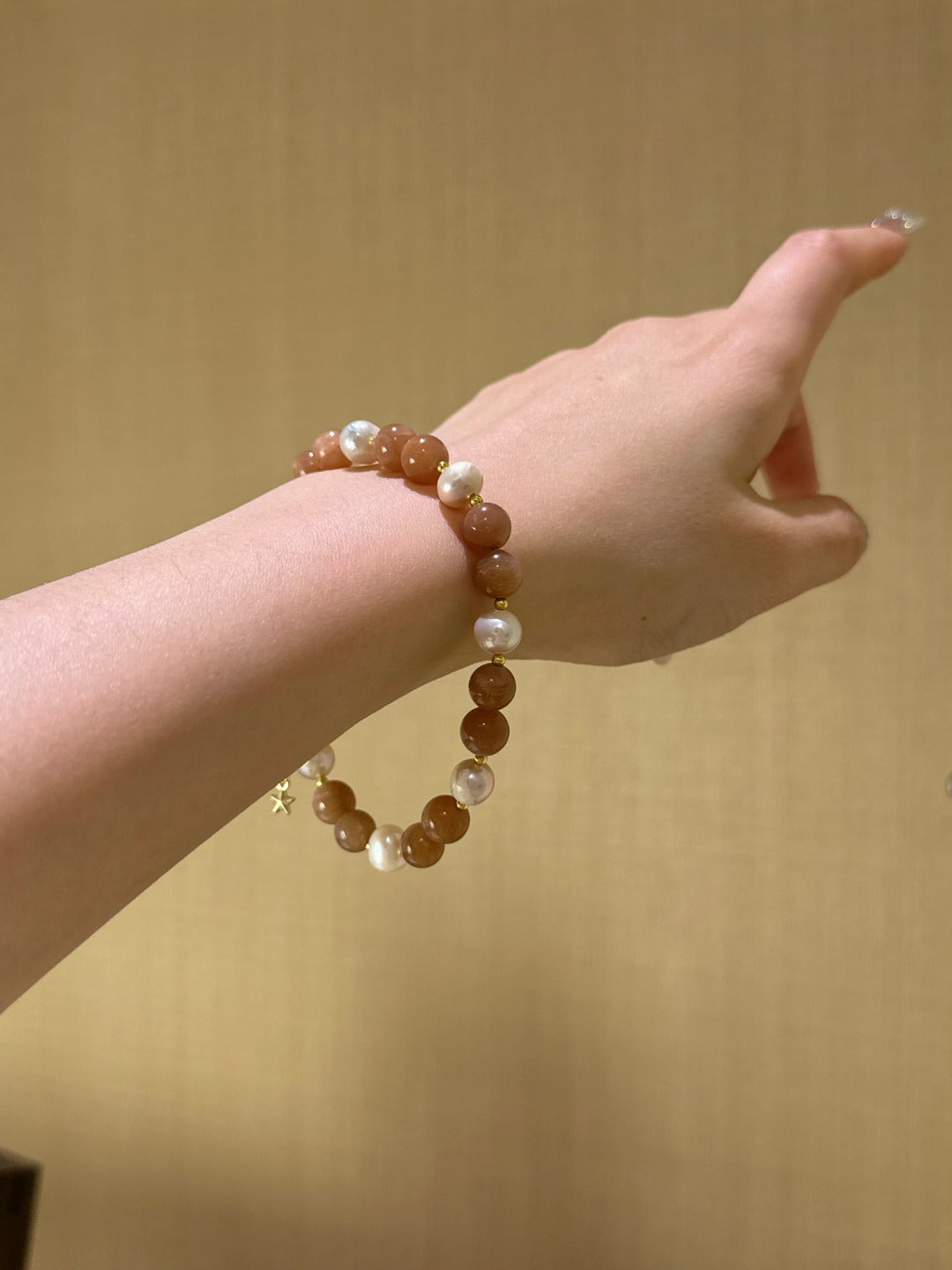 ▪️ Sun stone shell bead bracelet